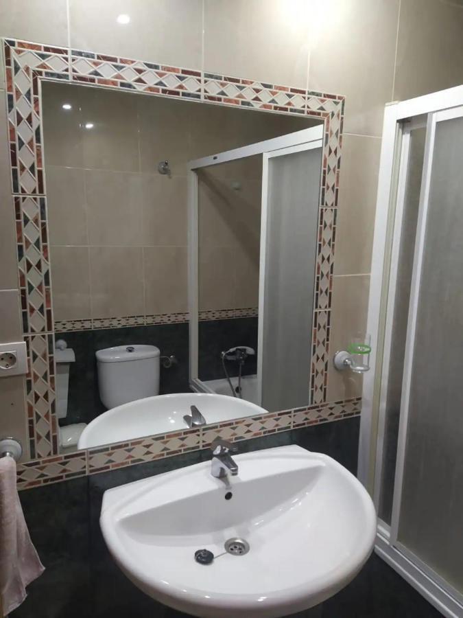 Apartamento 3 Dormitorios Frente A Hospital De Traumatologia Гранада Екстериор снимка