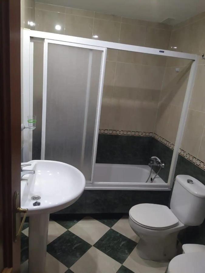 Apartamento 3 Dormitorios Frente A Hospital De Traumatologia Гранада Екстериор снимка