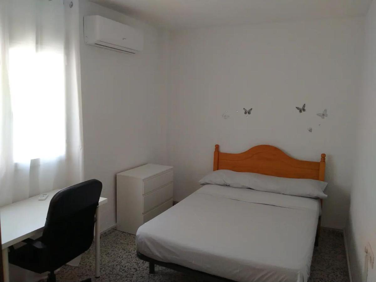 Apartamento 3 Dormitorios Frente A Hospital De Traumatologia Гранада Екстериор снимка